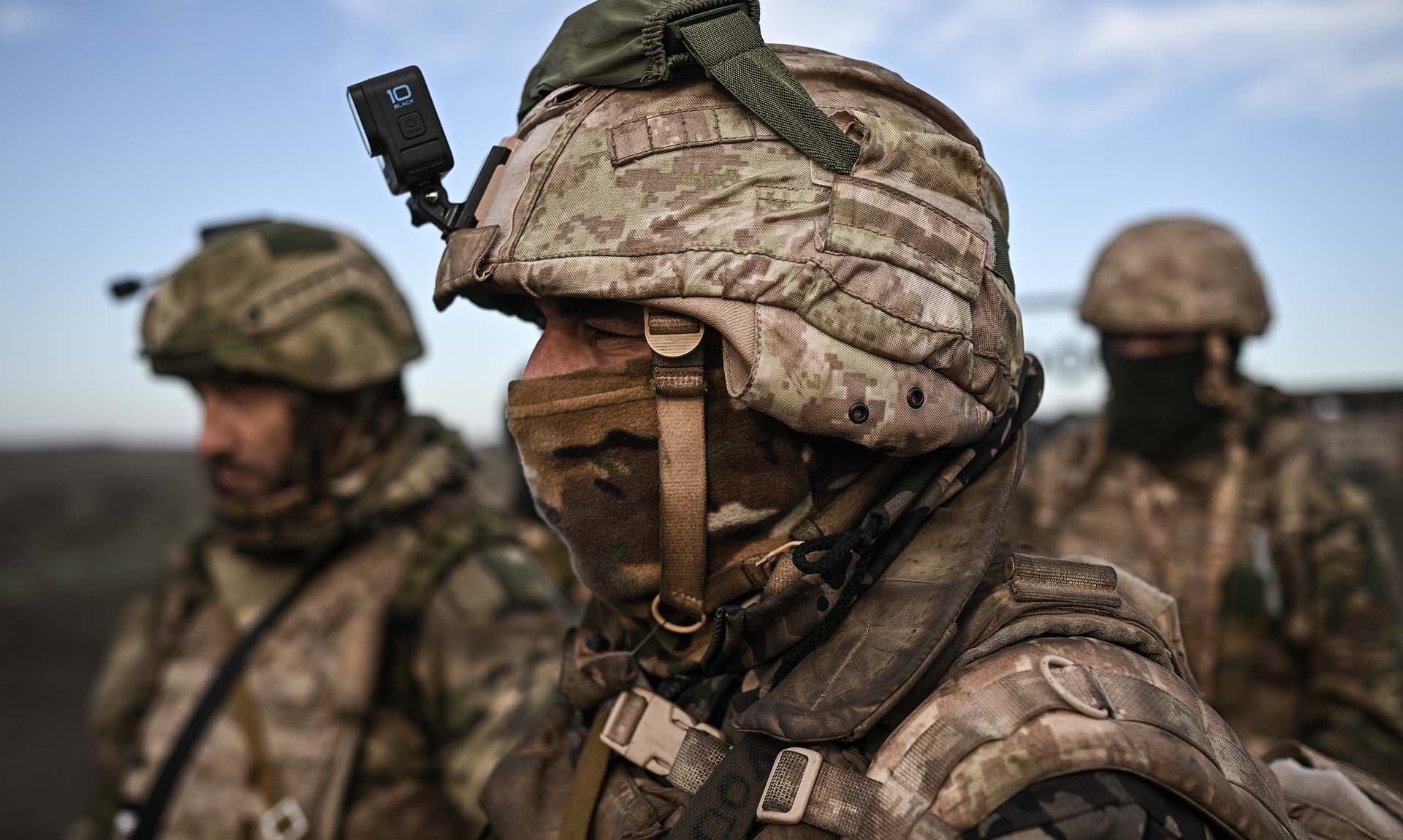 Как иностранцу заключить контракт на военную службу?