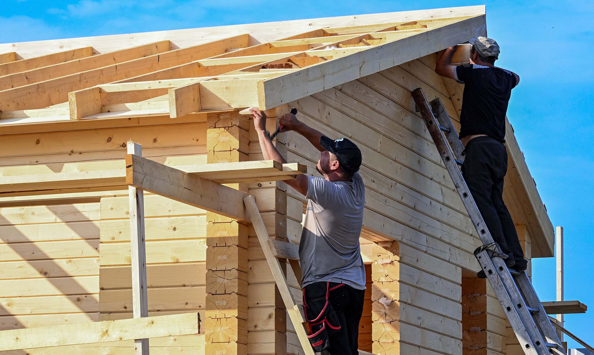 Как поддерживают жителей Курской и Брянской областей, которые лишились домов?