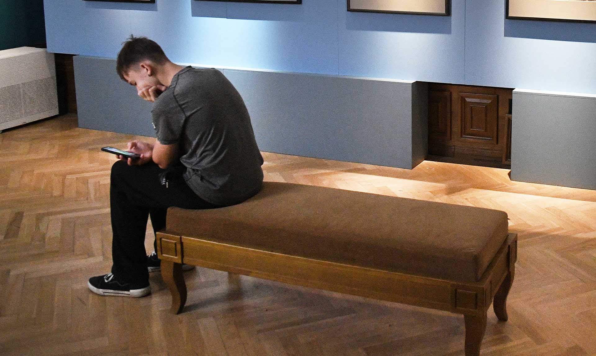 Как аферисты обманывают подростков?