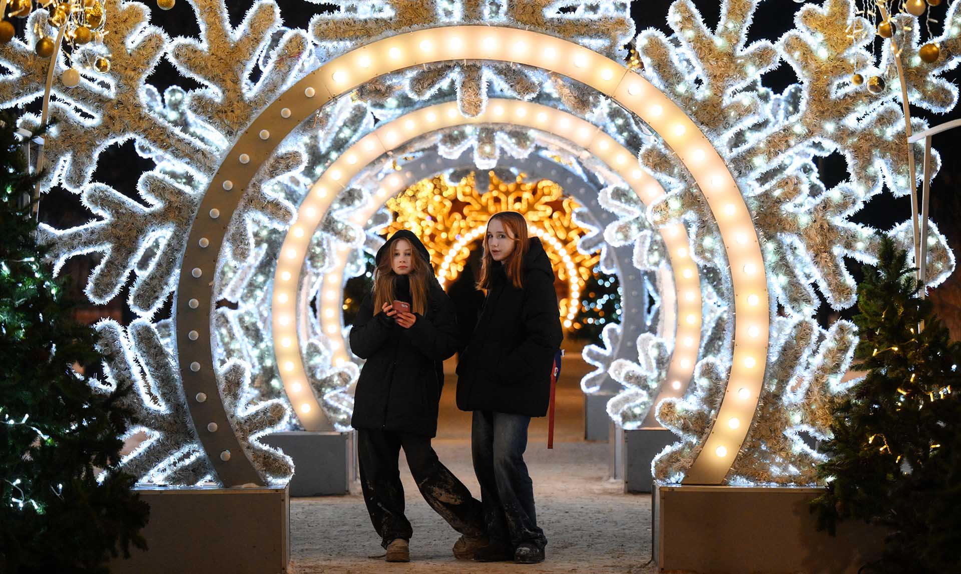 Подростки во время прогулки