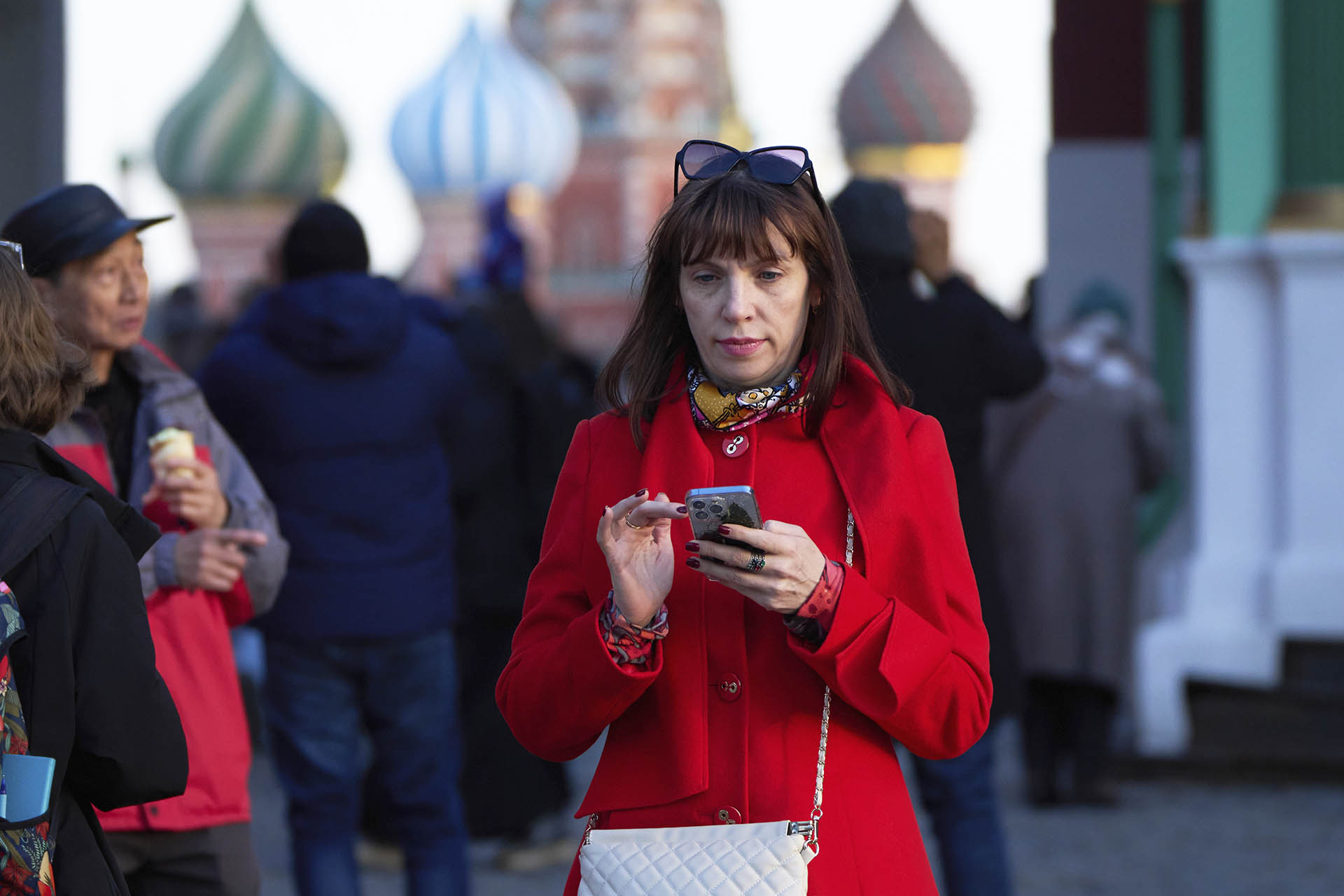 Налоговая служба России не будет отслеживать переводы до 2,4 млн рублей в год.