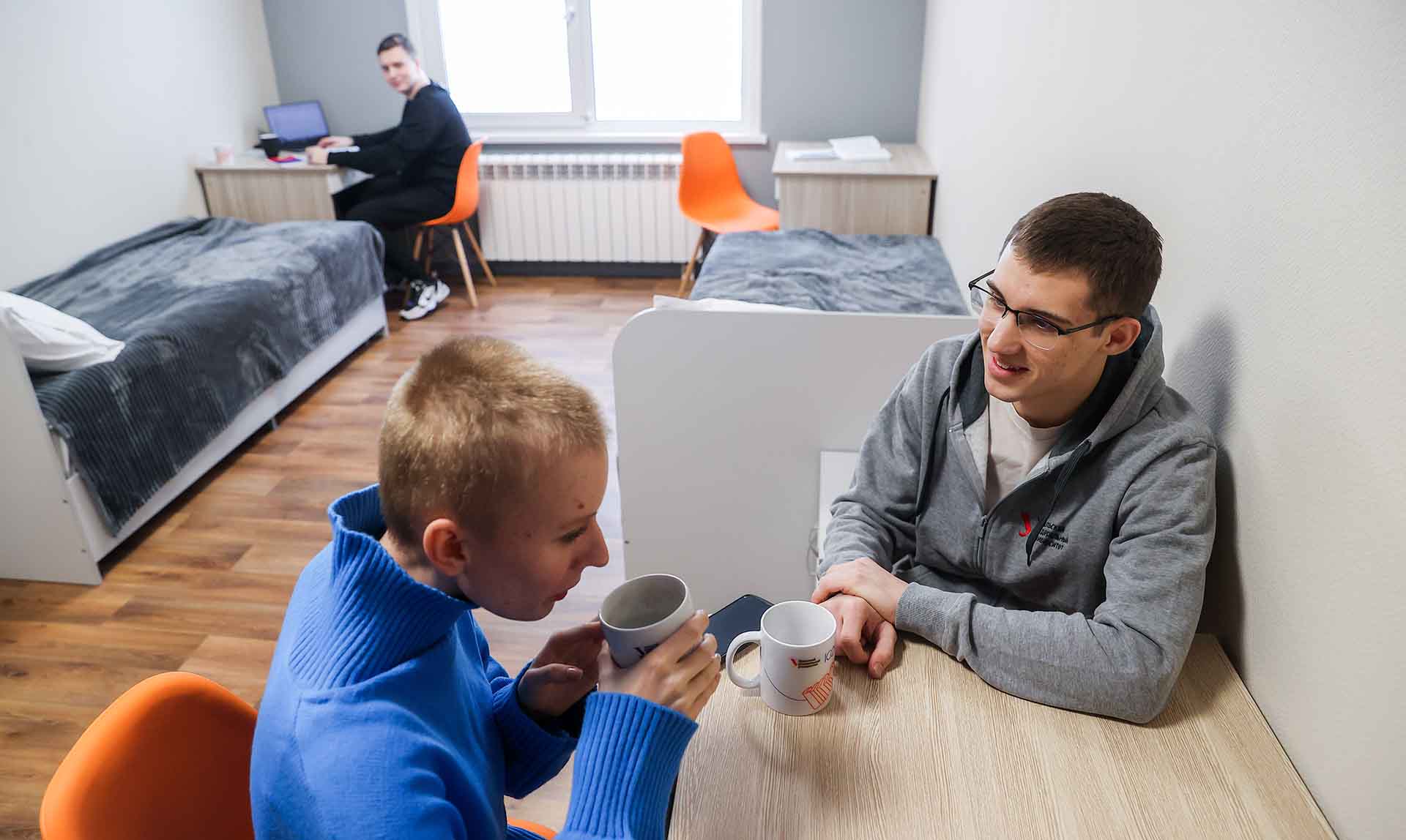 Студенты в общежитии
