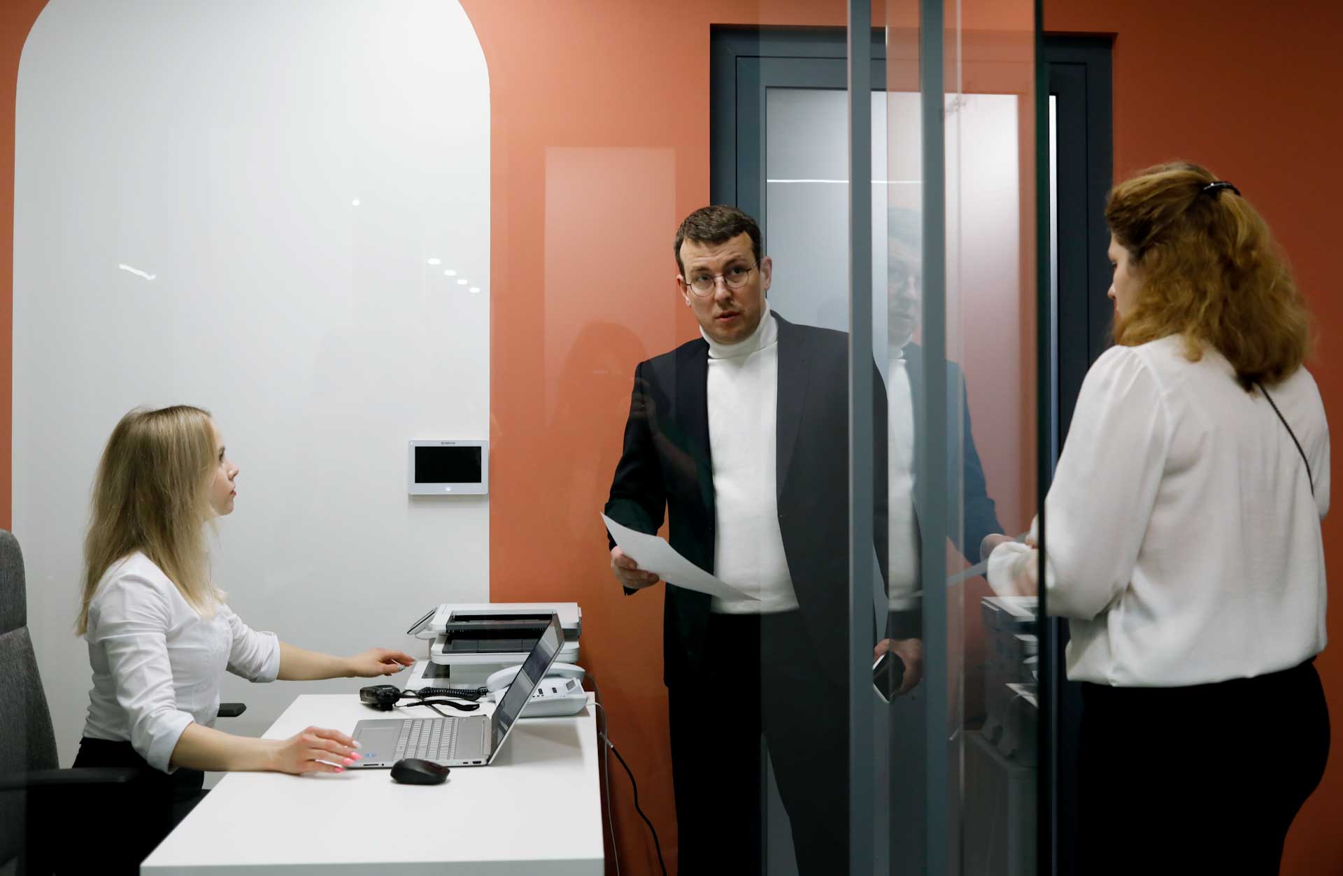 Сотрудники в офисе