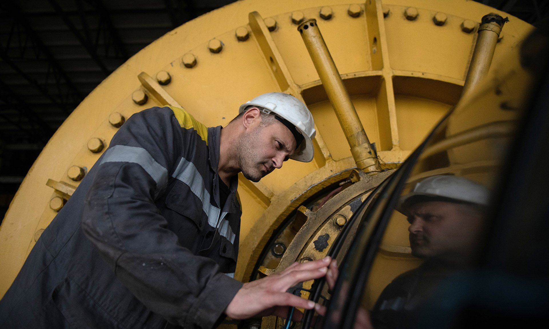 Какая компания обеспечила более 10% выработки электроэнергии в единой системе России?