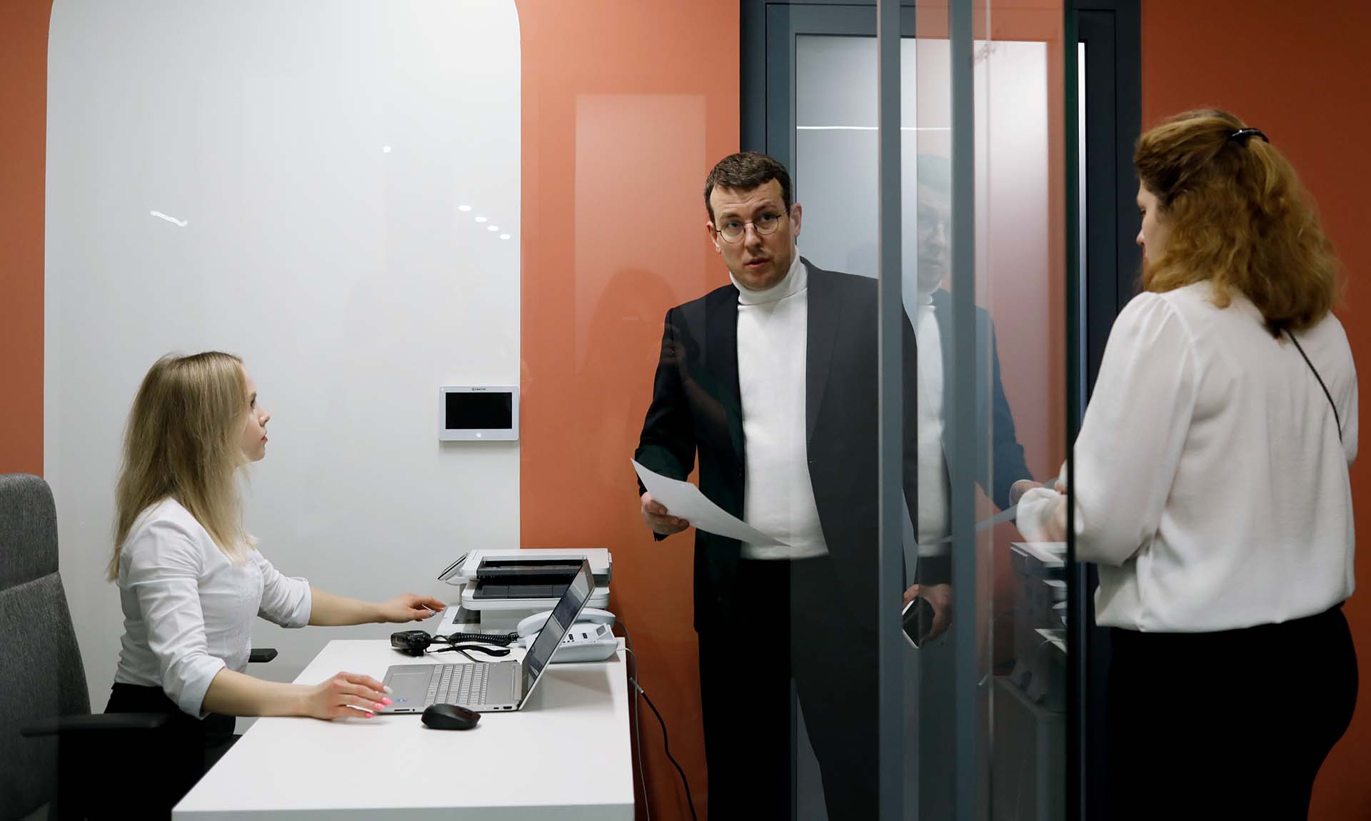 Сотрудники в офисе