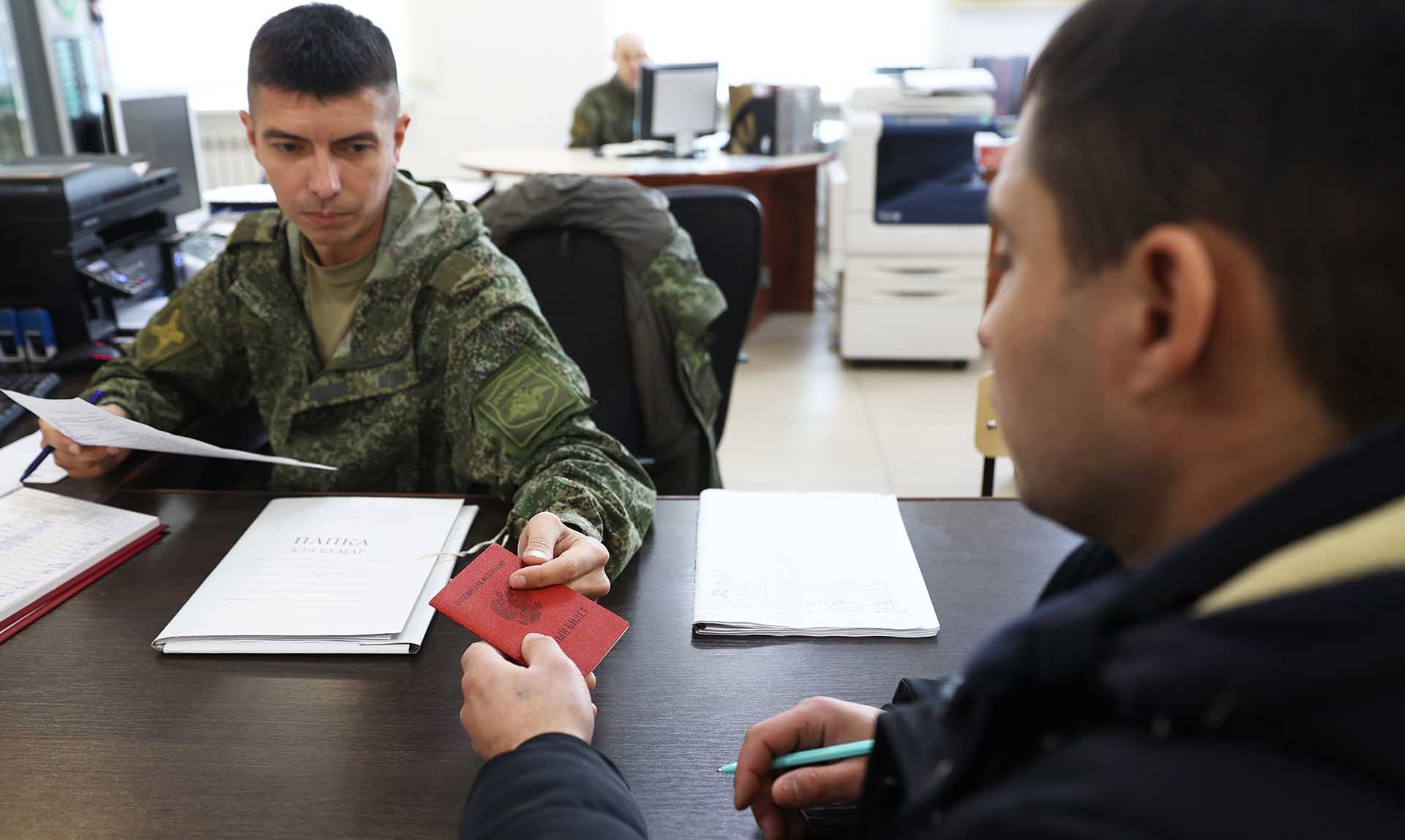 Иностранцы смогут служить по контракту в Вооружённых силах РФ
