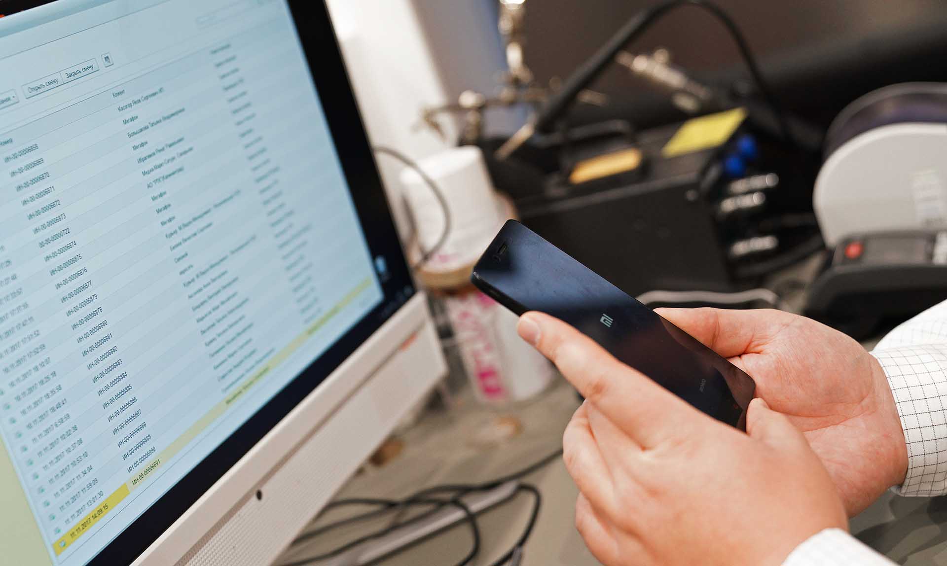 Телефон в руках