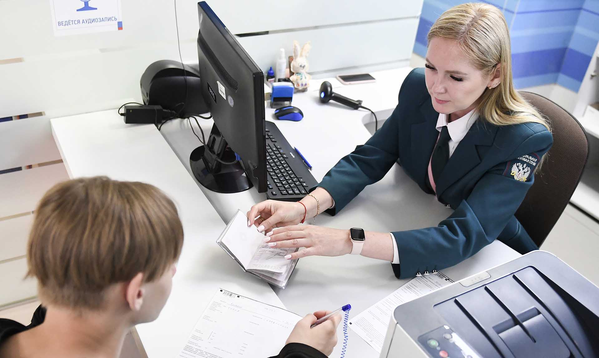 Сотрудница межрайонной инспекции Федеральной налоговой службы