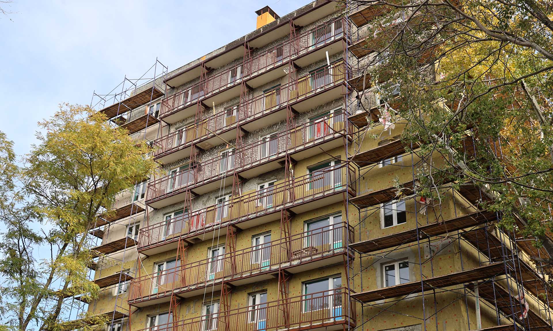 В каком городе отремонтируют 40 многоэтажек?