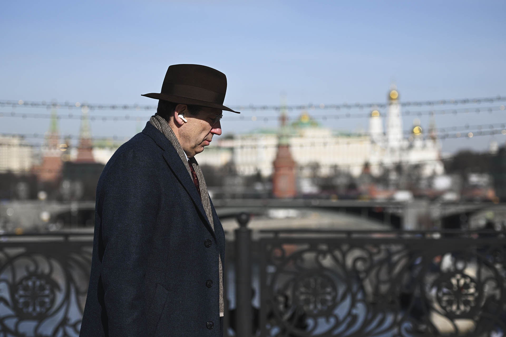 мужчина в шляпе