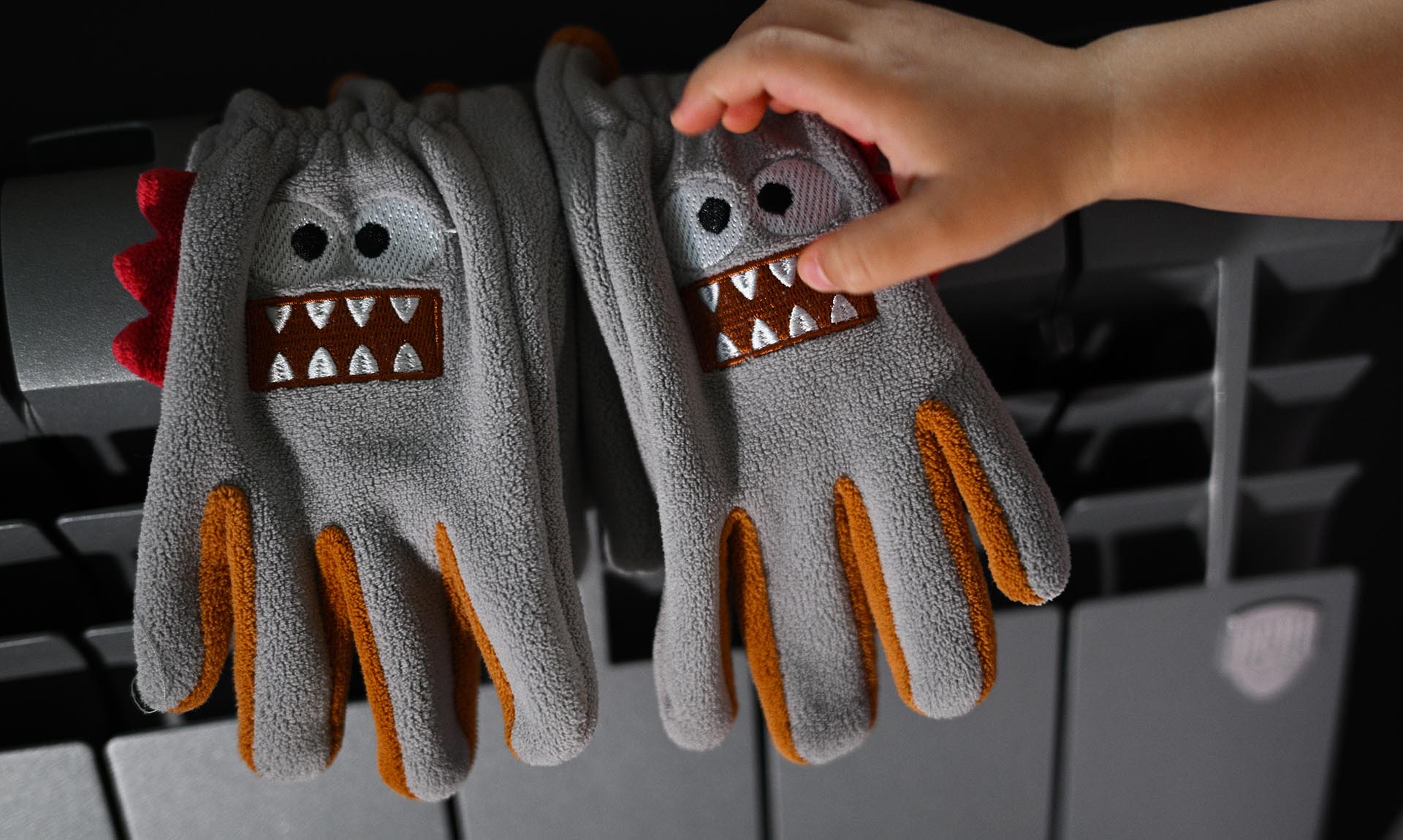 Перчатки на батареи в квартире