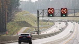 Автомобиль на трассе