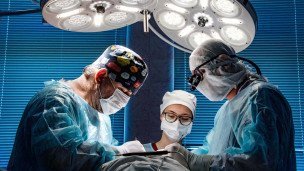 Medicinskie-sotrudniki-v-operacionnoj