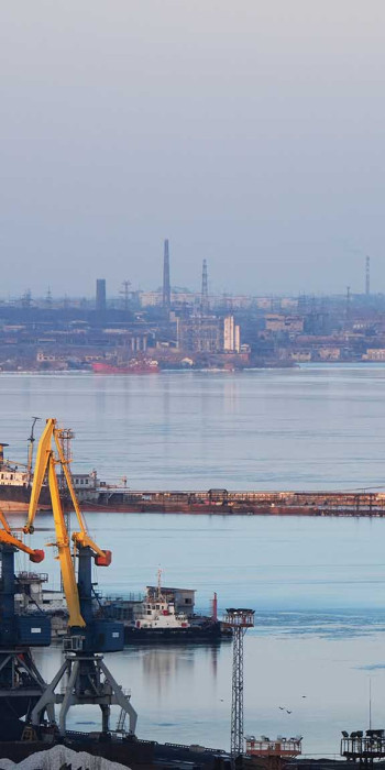 Морской порт и завод "Азовсталь" в Мариуполе