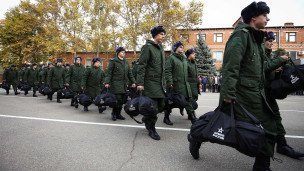 Призывники на сборном пункте 