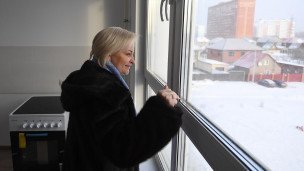 Женщина в новостройке