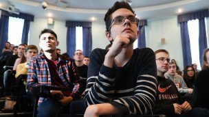  Студенты на лекции 