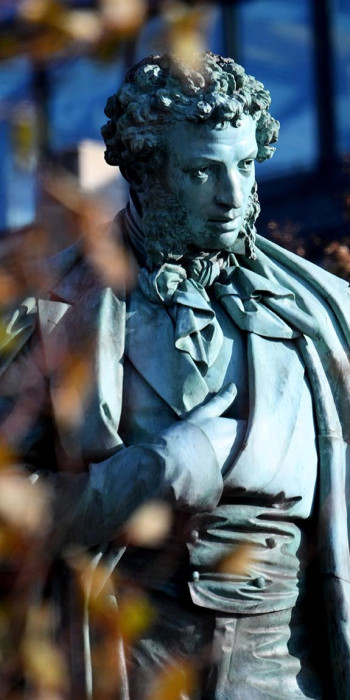 Памятник поэту Пушкину