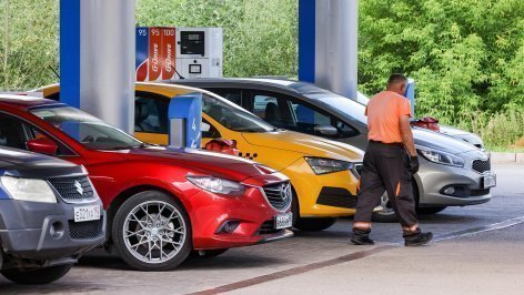 Автомобили на АЗС