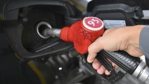 заправочный пистолет на станции