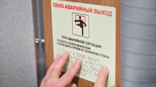 Zapusk-vagona-dlya-malomobil'nykh-passazhirov-v-sostave-poyezda