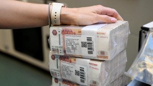 Купюры номиналом в пять тысяч рублей в агрегативном комплексе кассового центра