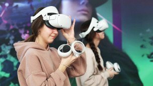 Девушки в VR очках
