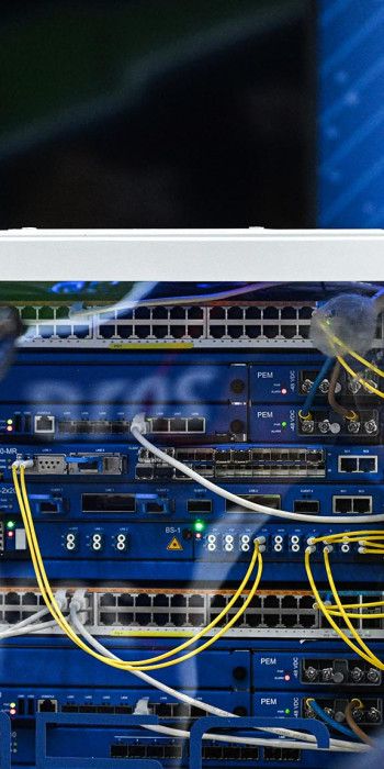 Стенд с сервером 