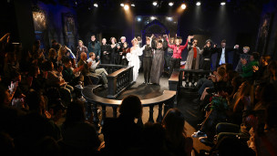 Актеры во время поклона 