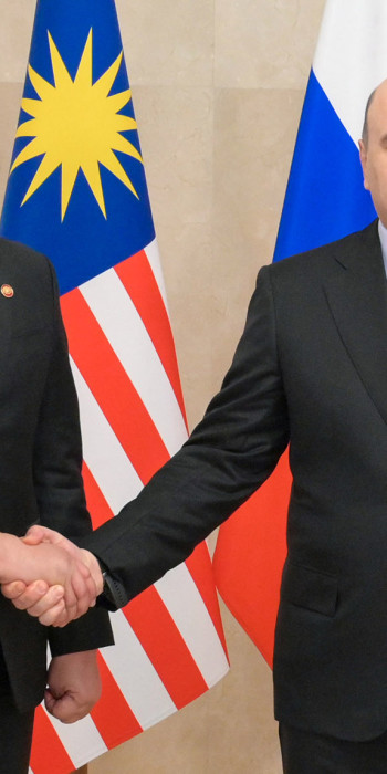 Predsedatel'-pravitel'stva-RF-Mikhail-Mishustin-i-prem'yer-ministr-Malayzii-Anvar-Ibragim