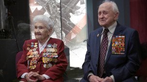 Ветераны Великой Отечественной войны женщина и мужчина 