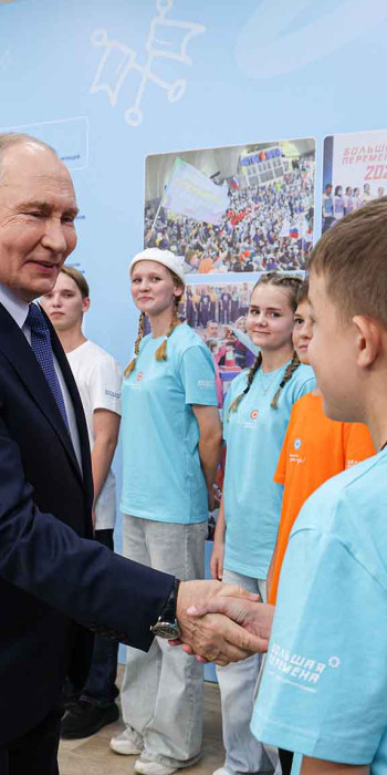Президент РФ Владимир Путин на встрече с финалистами конкурса "Большая перемена"