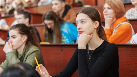 Студенты на лекции 