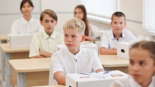 Первоклассники в классе 