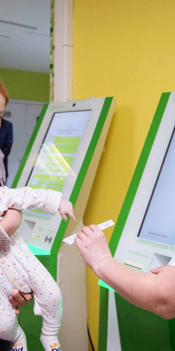 Женщина с ребенком в больнице