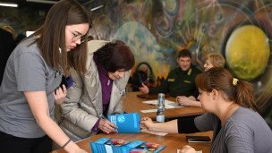 Посетители на ярмарке вакансий