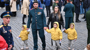 Военный с детьми 