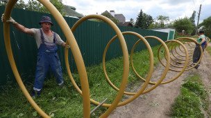 Рабочие прокладывают газопровод