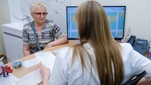 Женщина на приеме у врача