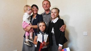 Многодетная семья в новой квартире