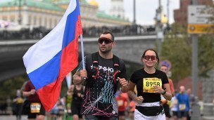 Участники на дистанции марафона