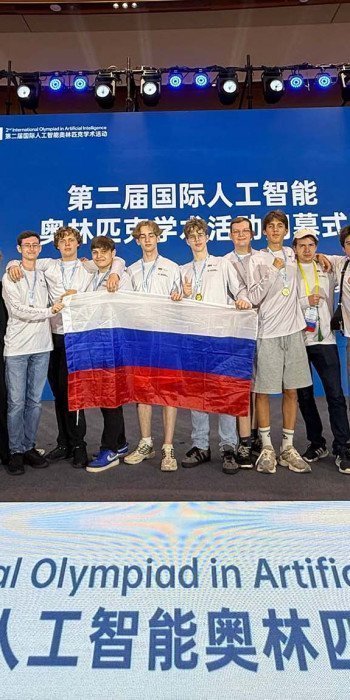 Школьник за ноутбуком