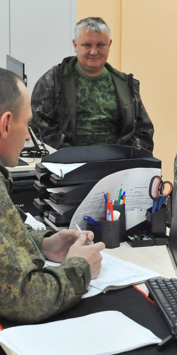 Военные в форме 