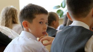 Школьник на уроке 