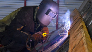 Сварщик за работой