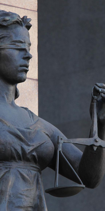 Статуя богини Фемиды