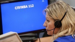 Диспетчер службы 112 во время работы 