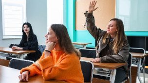 Студентки во время занятий 