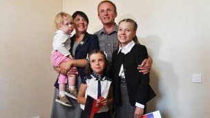 Многодетная семья с тремя детьми из регионов