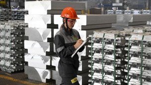 Контролер ведет учет на заводе